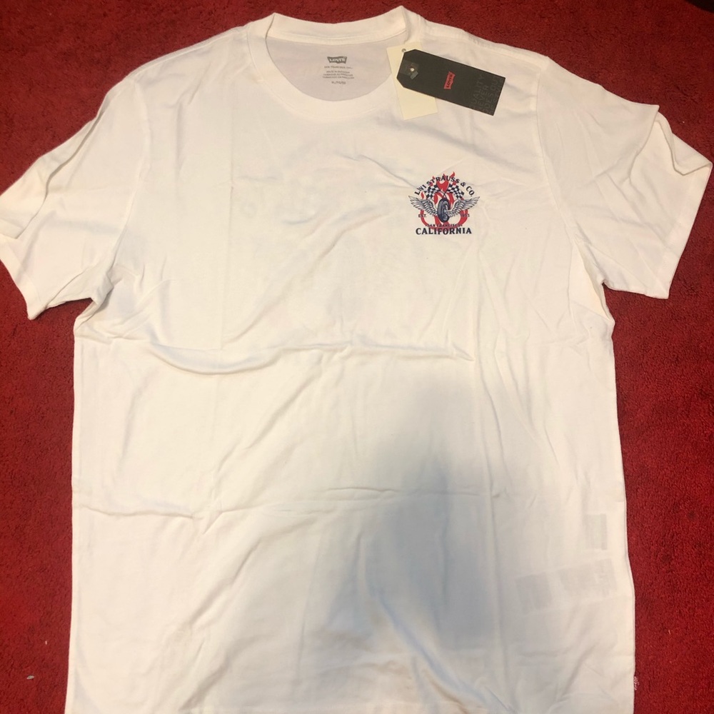 Levi’s Tshirt XL🔴